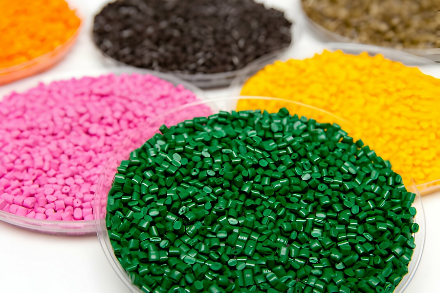10 Ways to Dye Plastic Products